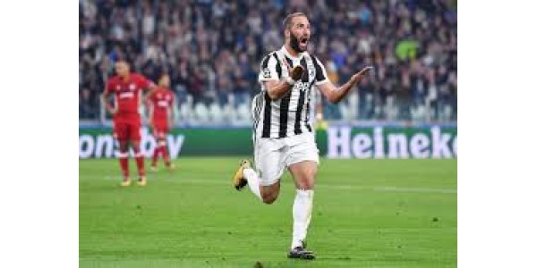 AC Milan 3: 1 besiegt Chievo Verona